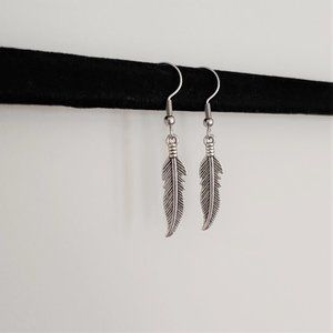 🎃 3/$25 Silver tone Boho Etched Feather Earrings